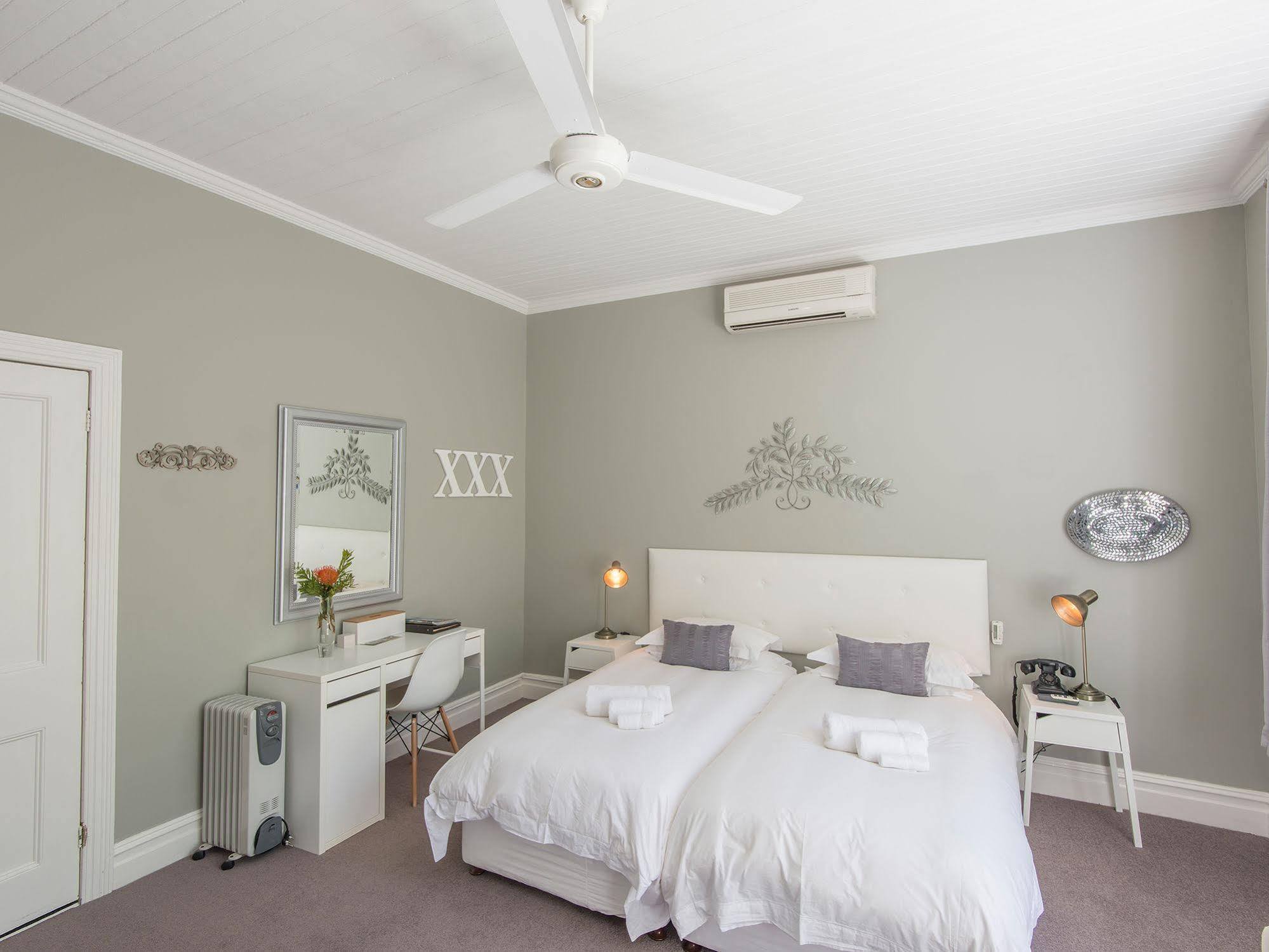 ซัมเมอร์วูดเกสท์เฮาส์ Bed & Breakfast สเตลเลนบอช ภายนอก รูปภาพ