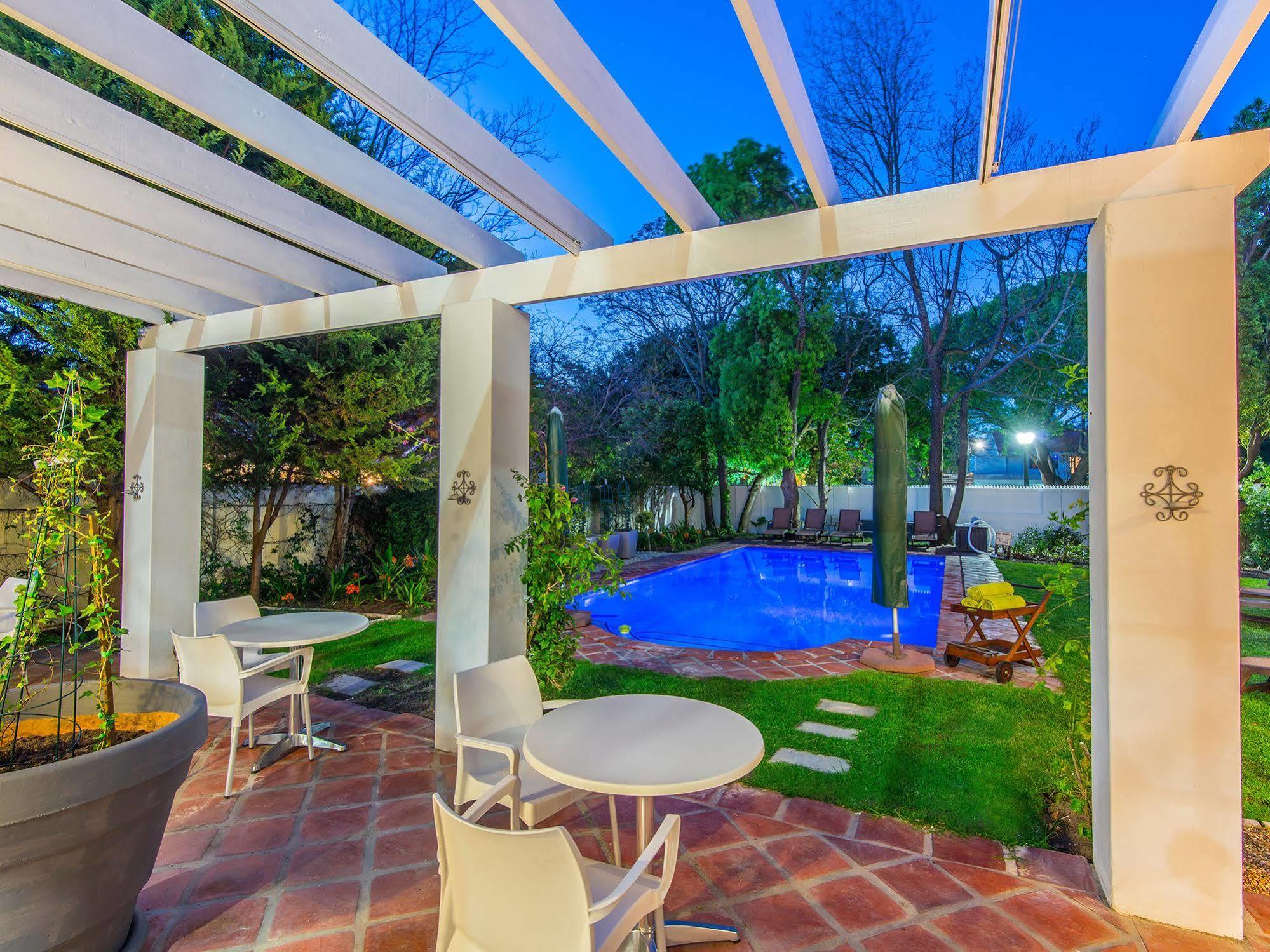 ซัมเมอร์วูดเกสท์เฮาส์ Bed & Breakfast สเตลเลนบอช ภายนอก รูปภาพ