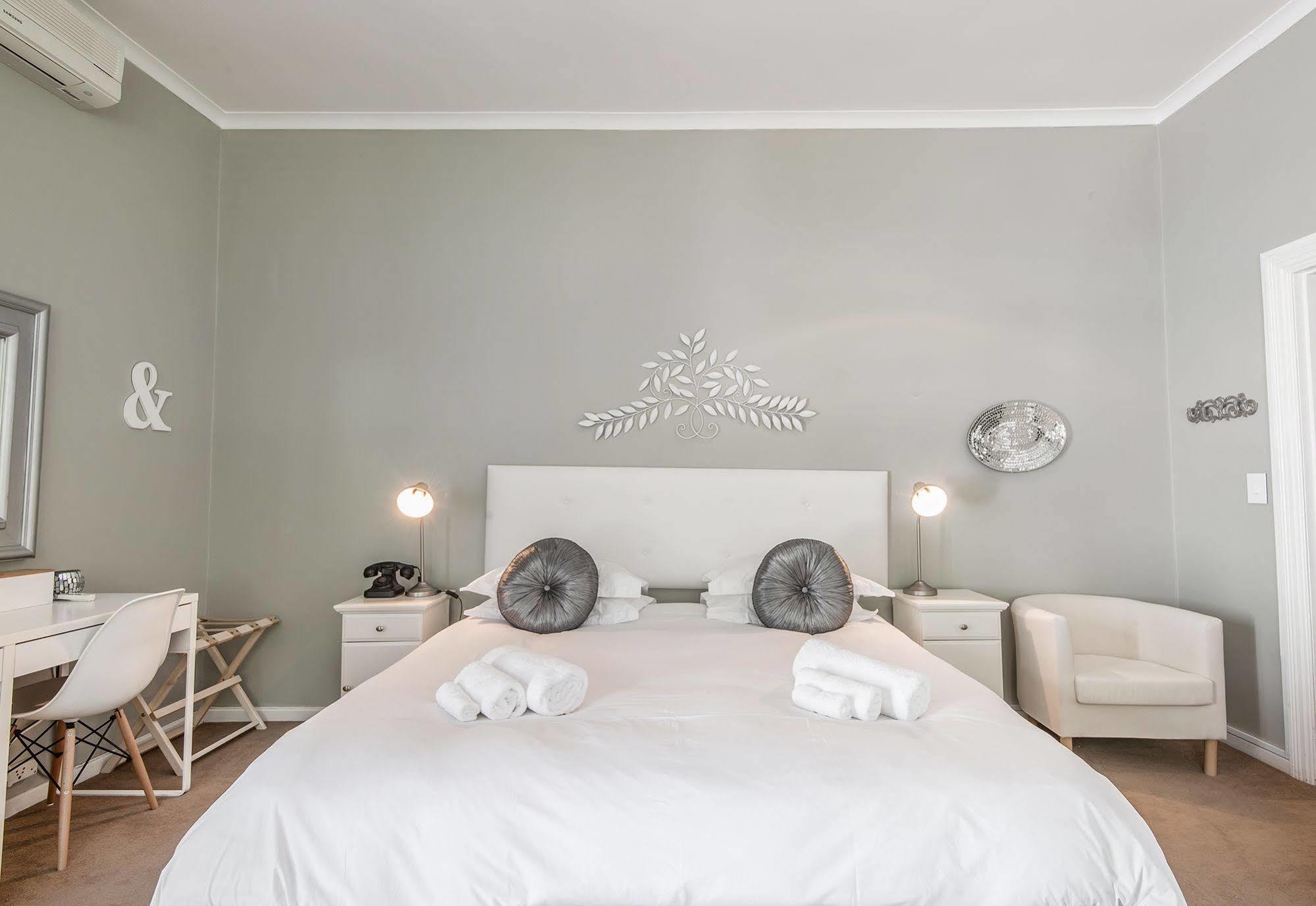 ซัมเมอร์วูดเกสท์เฮาส์ Bed & Breakfast สเตลเลนบอช ภายนอก รูปภาพ