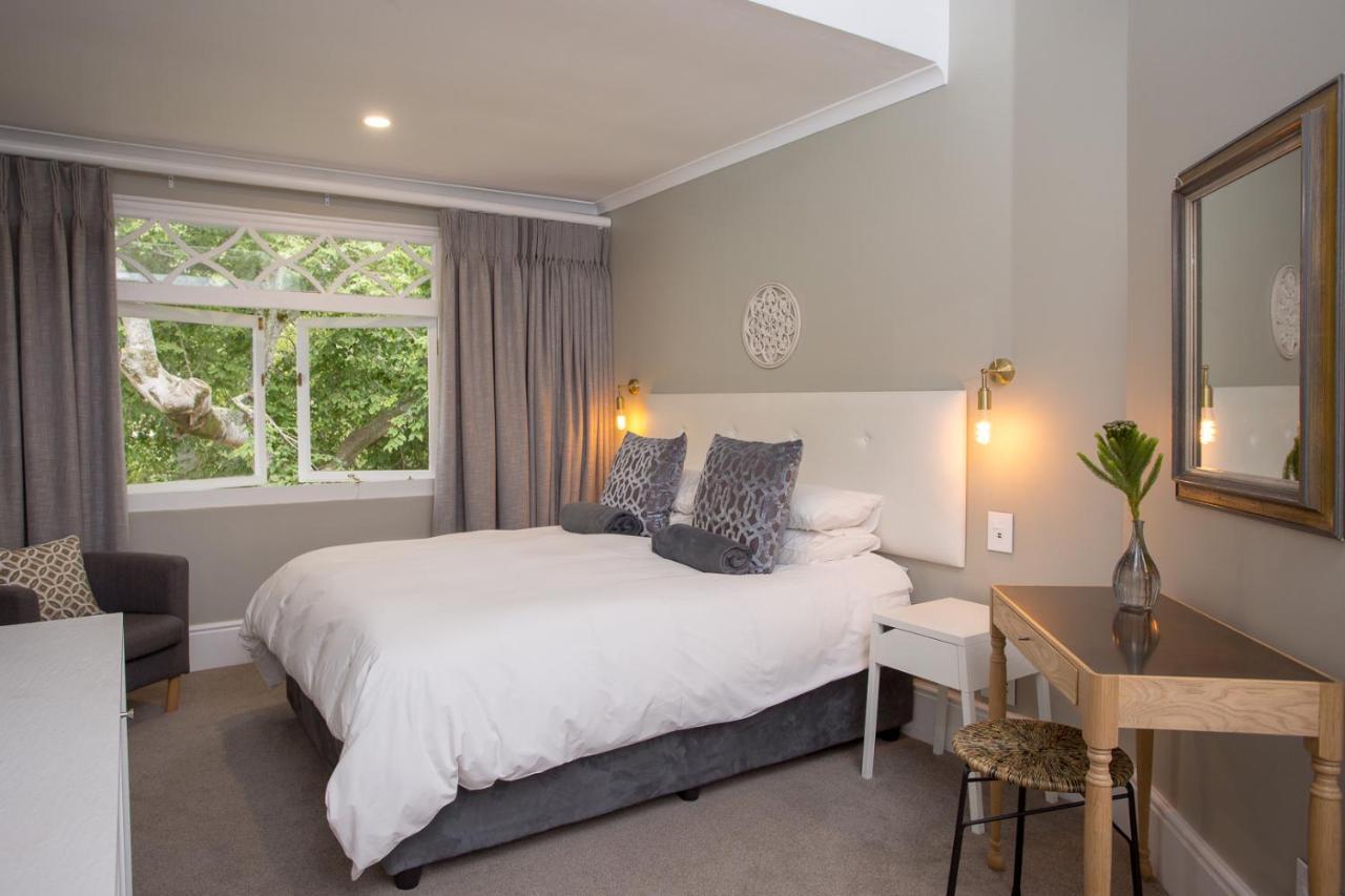ซัมเมอร์วูดเกสท์เฮาส์ Bed & Breakfast สเตลเลนบอช ภายนอก รูปภาพ